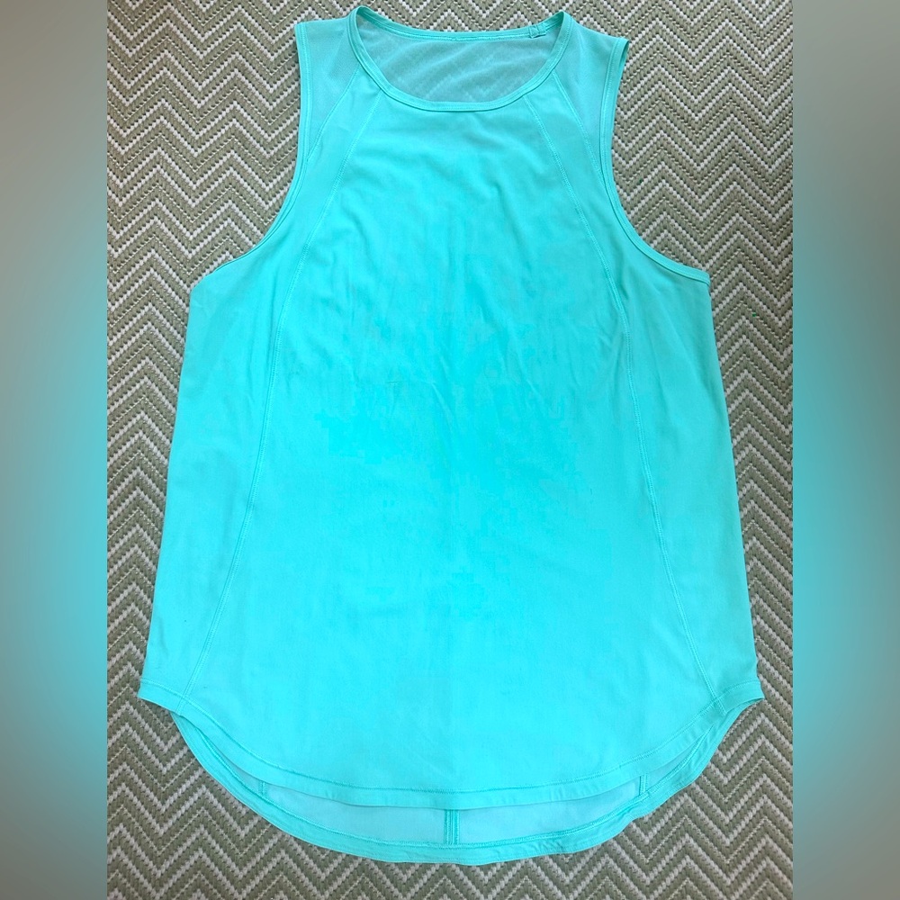 Lululemon Althletica Sculpt Tank in LIKE NEW condition Size 8 - 2021 version